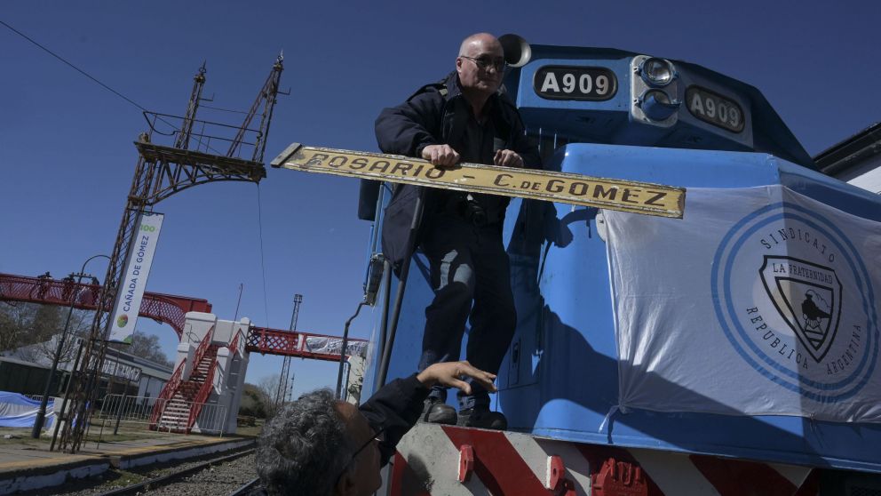 El tren de seis vagones provocó una fiesta en el pueblo
