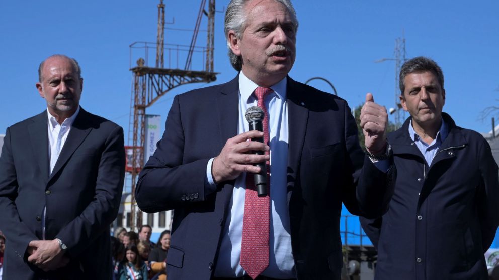 Alberto Fernández, secundado por Omar Perotti y Sergio Massa en la reinaguración del ramal que une Rosario con Cañada de Gómez