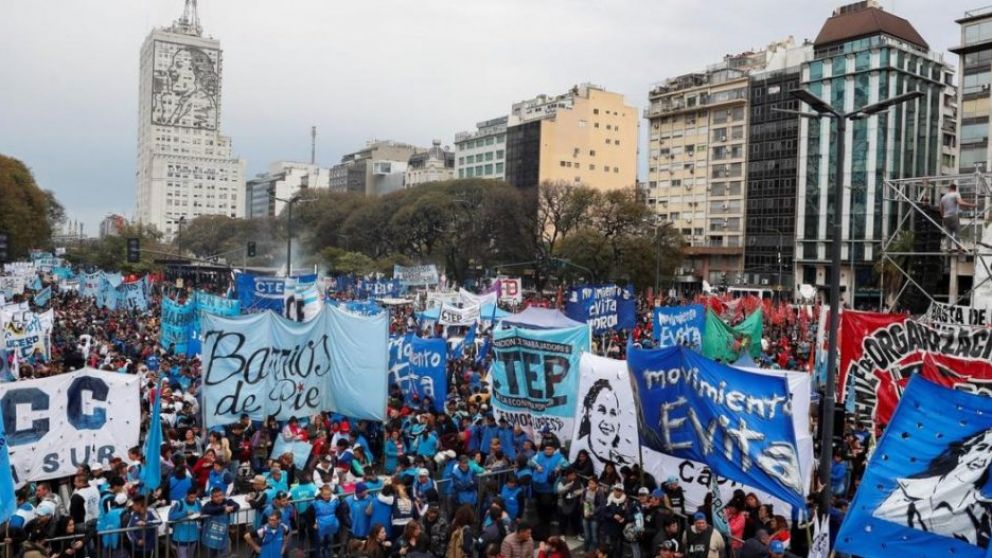 El Evita y Somos Barrios de Pie en sintonía con anuncios de Massa. Patria Grande amenaza con irse del Frente