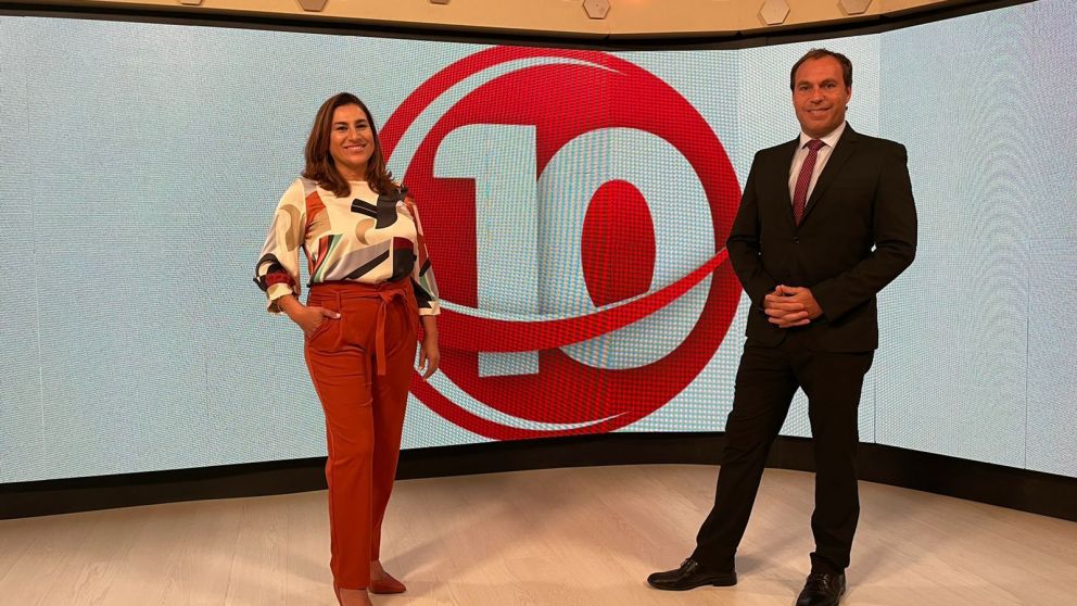 Mariana Gérez y Germán Lagrasta, conductores del noticiero de las 20 de Canal 10 Mar del Plata