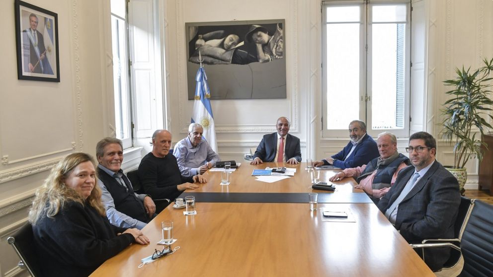 El jefe de Gabinete recibió a triunviros y dirigentes de la CGT