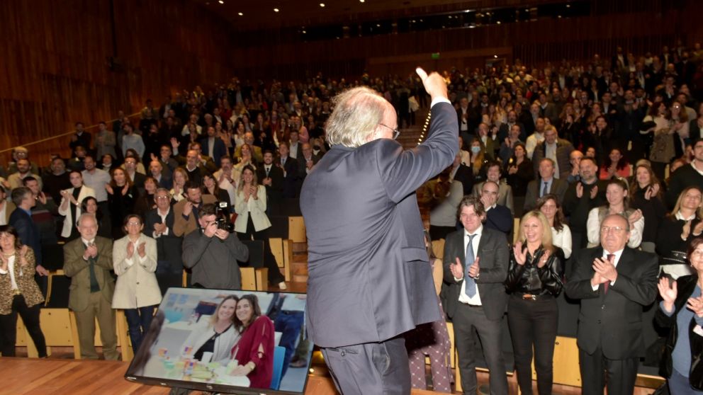 De Mendiguren se despidió del BICE con un acto en el CCK antes de ir a Producción