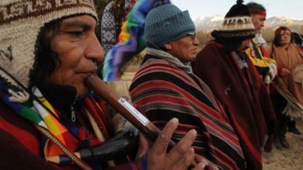D�a de la Pachamama el 1 de agosto tomando ca�a con ruda