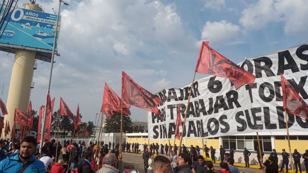 Movimientos sociales de izquierda acamparon frente a Arcor para que "bajen los precios"