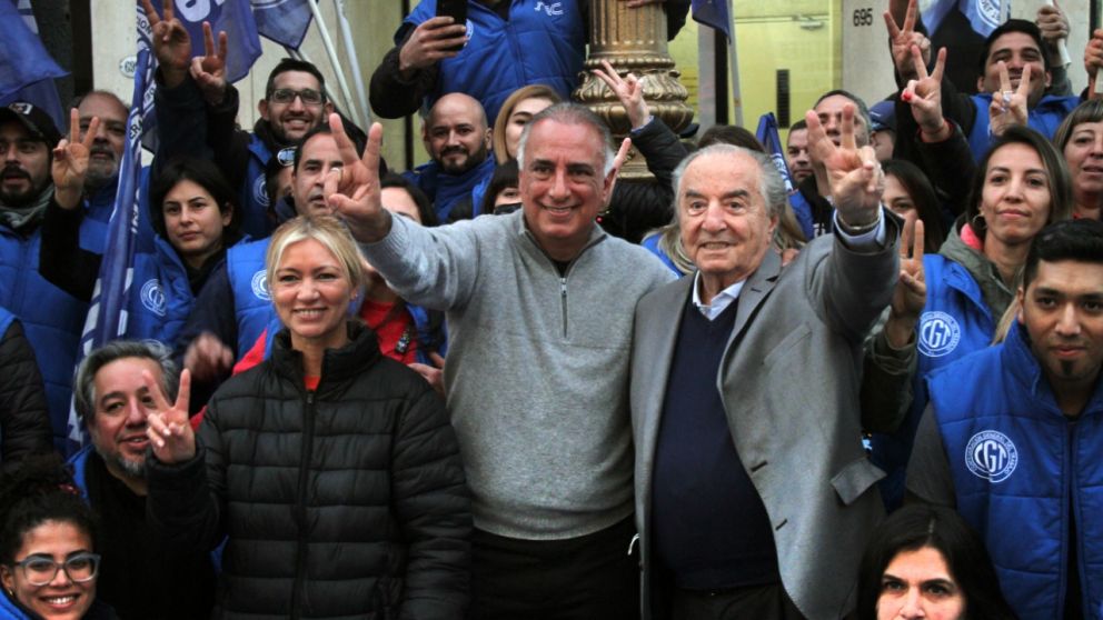 Tras la asamblea de afiliados, la Lista Azul de Comercio present� m�s de 15.000 avales de cara a la elecci�n de septiembre