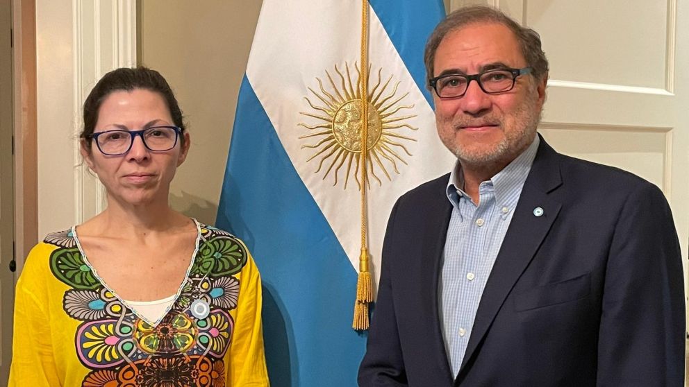 Silvina Batakis con Jorge Argüello, embajador argentino en EEUU