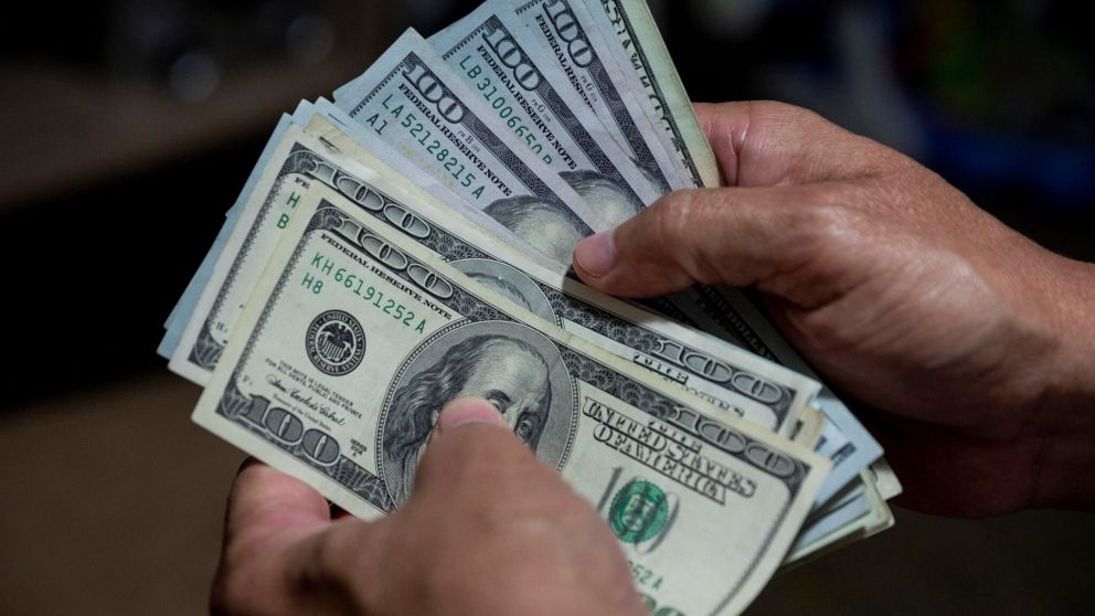 El dólar blue hoy retomó operaciones con una baja
