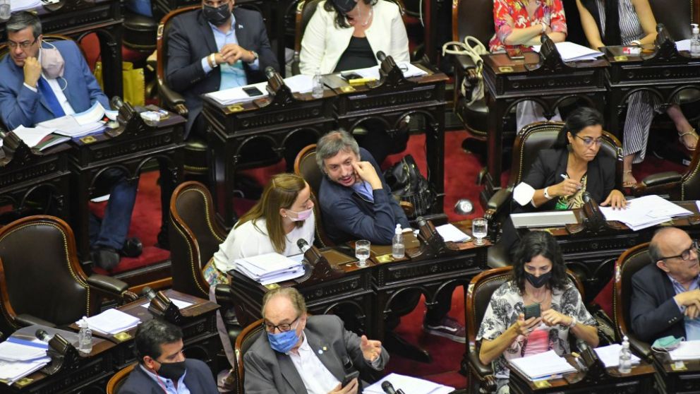 Diputados del Frente de Todos denunciaron una "brutal" corrida cambiaria que pretende una devaluación abrupta