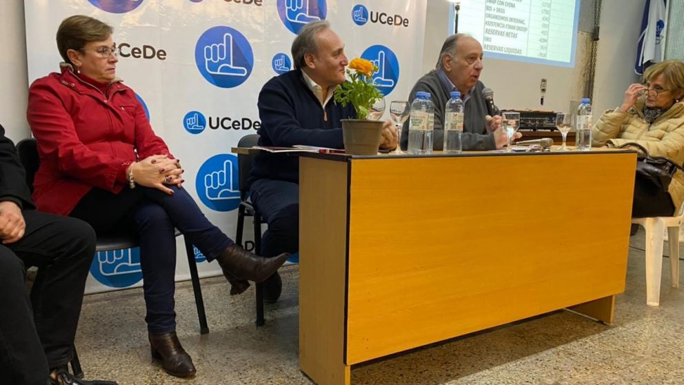 Cachanosky brindó una conferencia en la sede de la Ucede