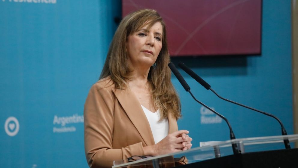 Gabriela Cerruti en conferencia de prensa