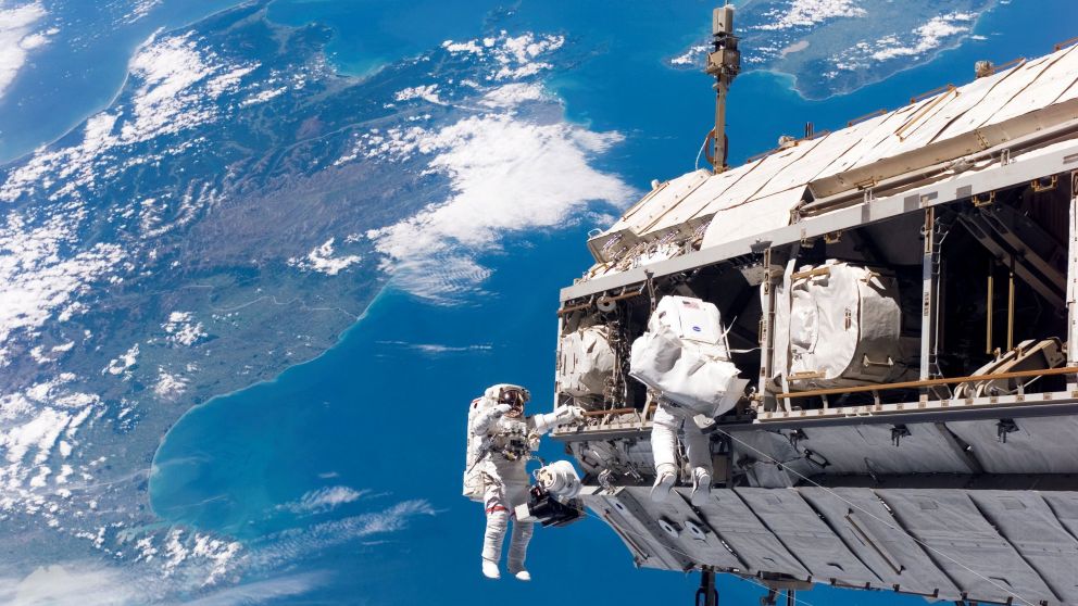Tener al menos un estadounidense y un ruso en la ISS es crucial