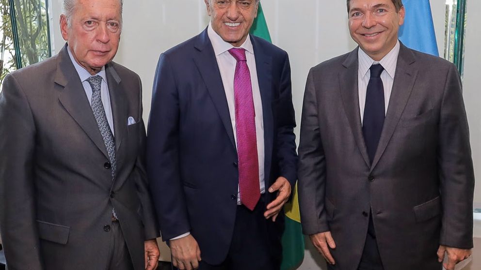 El ministro Daniel Scioli junto a los titulares de la UIA, Daniel Funes de Rioja y de la FIESP, José Gomes Da Silva