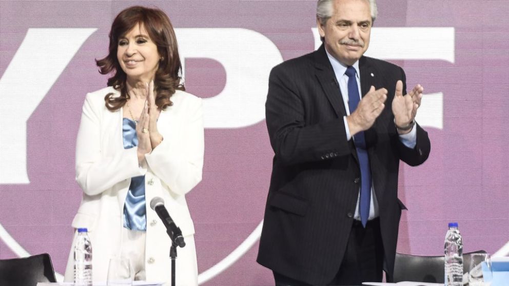 La actividad de Cristina en Calafate tras la cena con Alberto, despejará la duda de si hubo fumata blanca o no