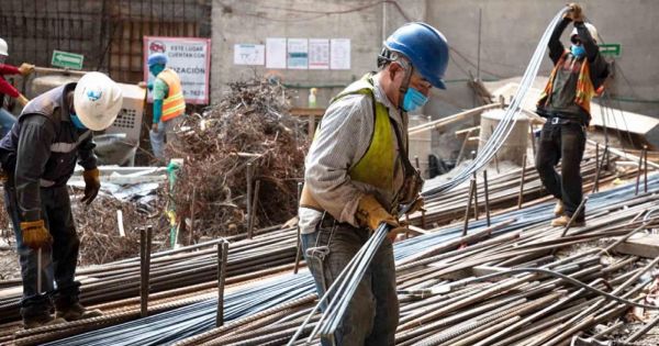 Salarios registrados caen 4,7% real en siete meses: impacto inflacionario