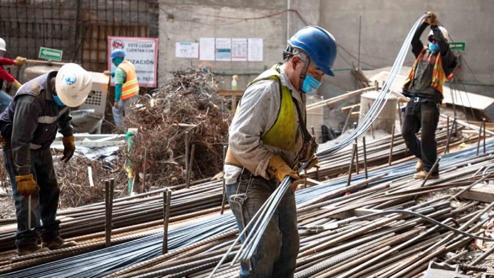 El salario real no encuentra su piso y afecta negativamente al consumo y la actividad