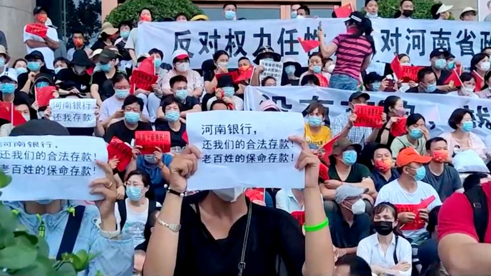 Corralito en China: manifestantes se quedaron sin sus ahorros