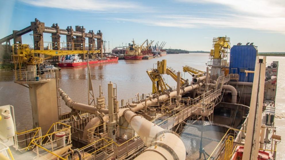 La draga Alfonso de Alburquerque en San Nicolás