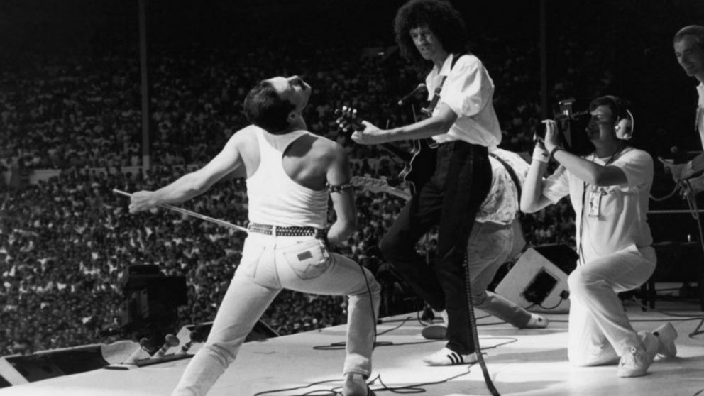 Sin esplendor de vestuario y efectos de luces, jeans y zapatillas para una banda que brill� en Wembley