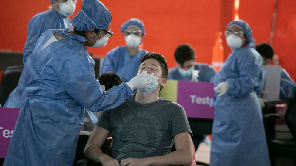 Los centros de testeo de todo el país colapsaron los últimos días debido a los récord de casos