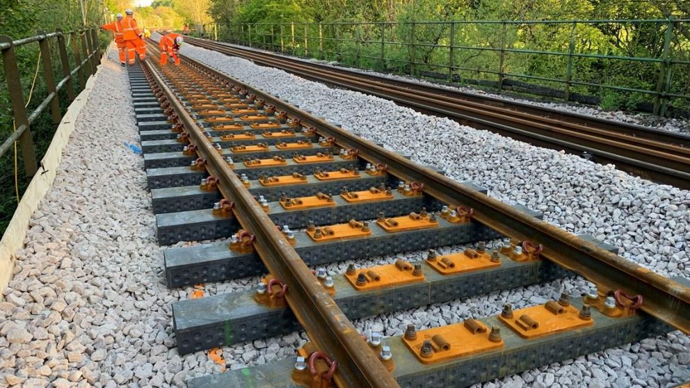 Con durmientes de plástico, pymes se suben al tren del cuidado ambiental