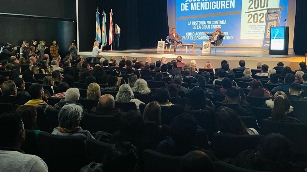 El presidente del BICE presentó su libro en la Universidad de Morón