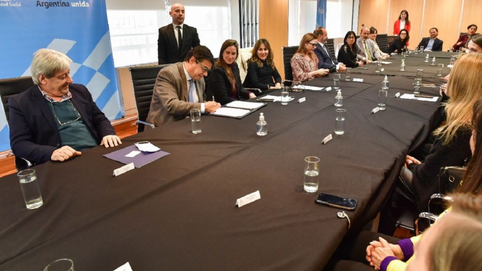 Acuerdo gremial y empresario con el Ministerio de Trabajo contra la violencia y el acoso laboral