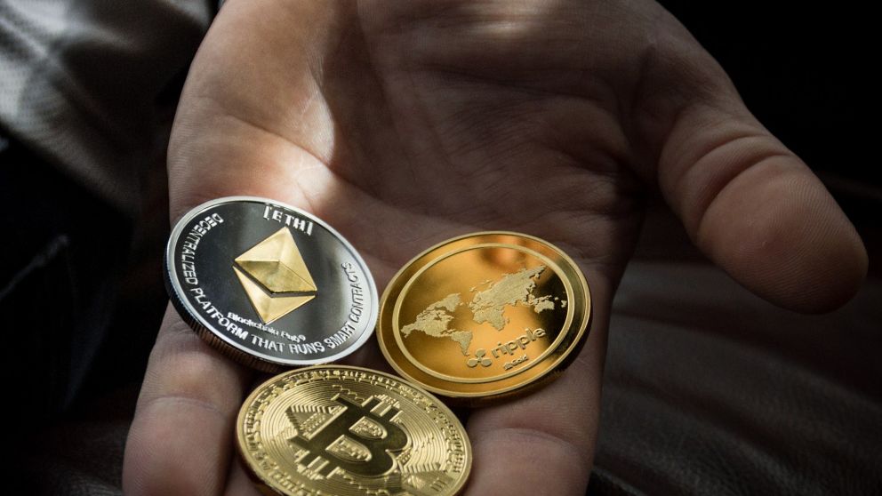 Mercado Cripto y dólar bitcoin retrocediendo en un mercado incierto
