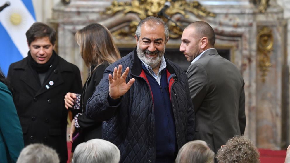 El triunviro Héctor Daer en la jura de Batakis, hubo presencia cegetista en la Rosada