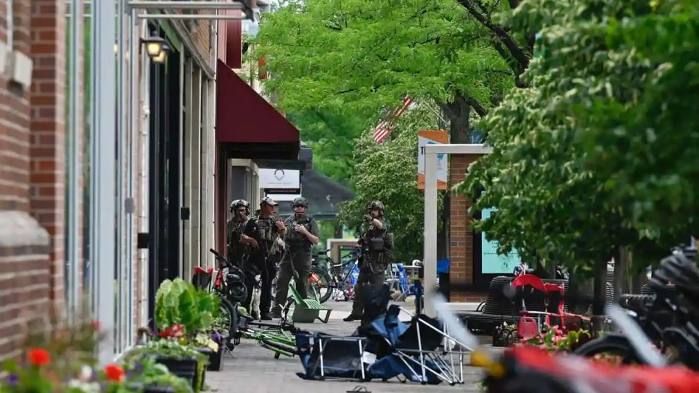 La policía continúa buscando al sospechoso por el tiroteo en Estados Unidos