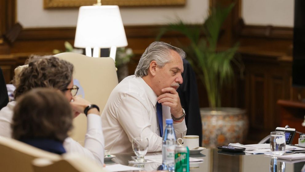 Alberto Fernández medita los cambios con su círculo de confianza