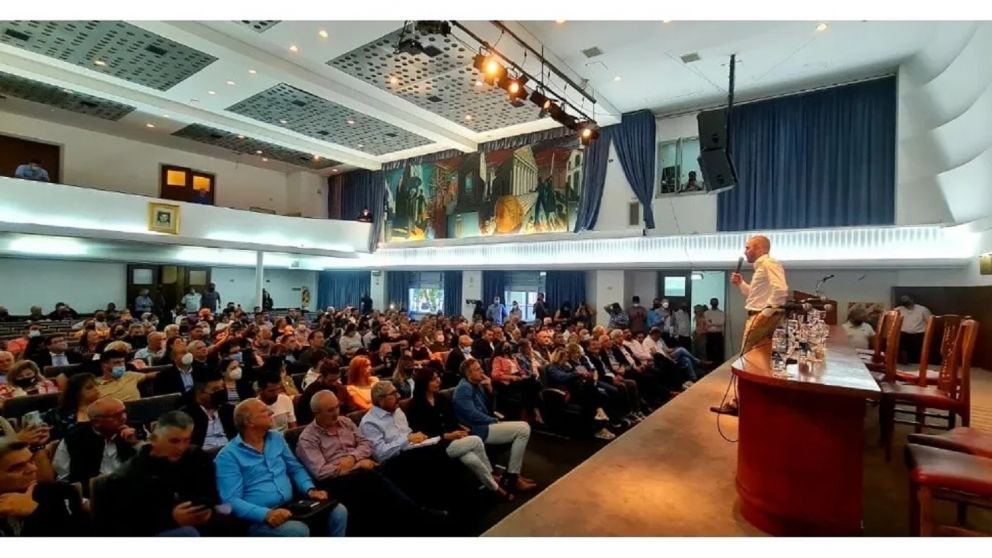 2 de diciembre de 2021, una postal para el recuerdo, Guzmán disertando en la CGT