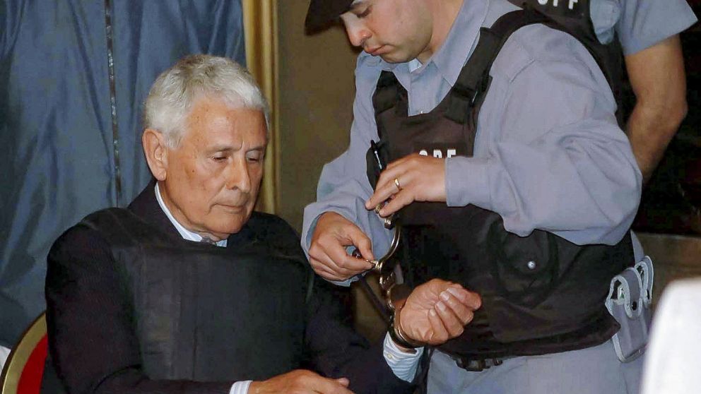 Murió el genocida Etchecolatz