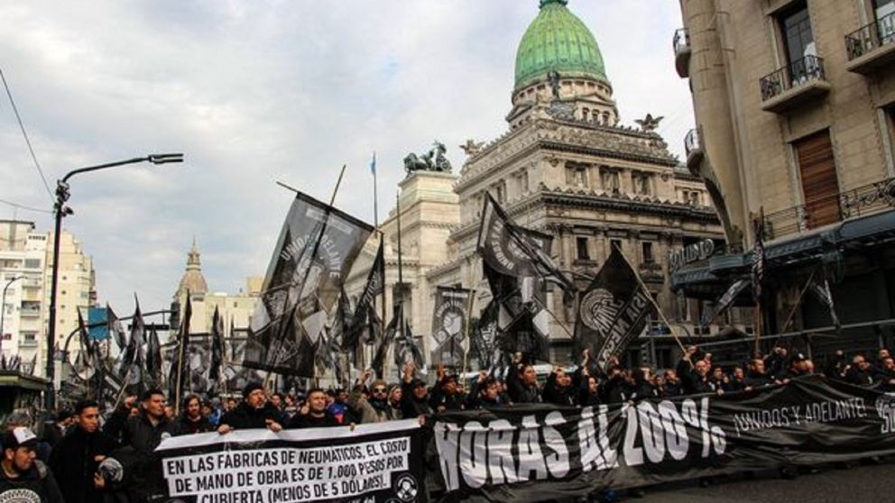 El reclamo sindical abarca la revisión paritaria y el pago de horas extras al 200%