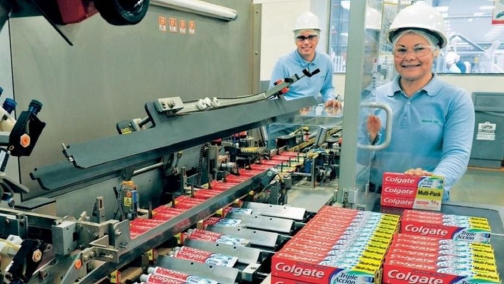 Los salarios de los trabajadores privados y estatales siguen por debajo de la inflación