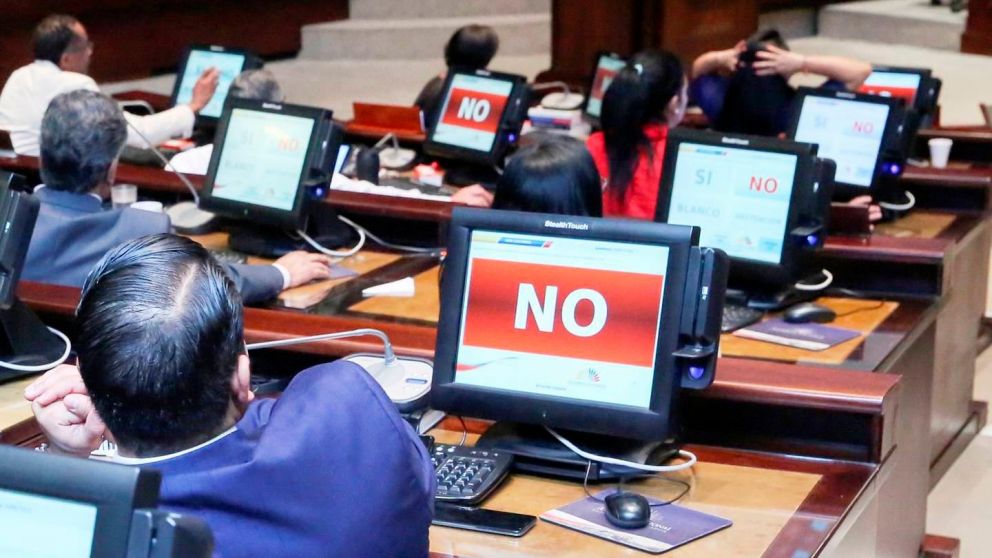El resultado definitivo fue 80 votos afirmativos, 48 negativos y 9 abstenciones.