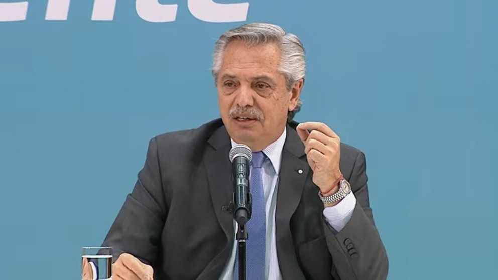 Alberto Fernández mantiene constante contacto