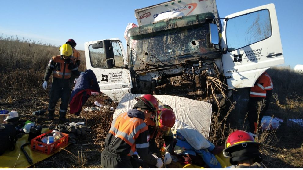 "Responsabilizamos a los medios de comunicación y periodistas que constantemente incitan a la violencia", expresaron desde Camioneros