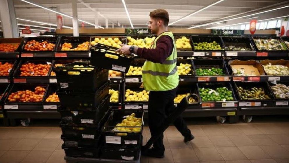 Los consumidores brit�nicos est�n comprando "para ahora" y reduciendo gastos