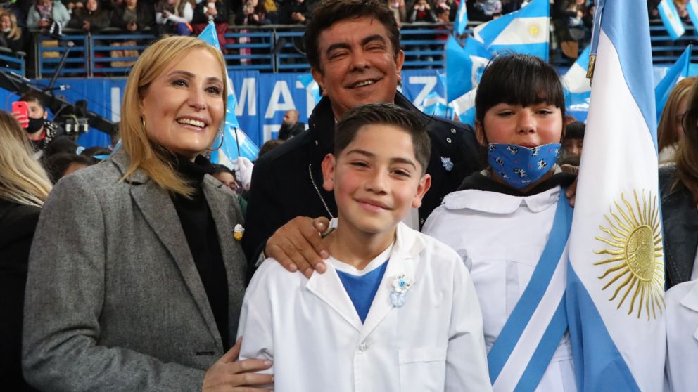 El intendente Espinoza junto a la viceministra de Educación, Silvina Gvirtz