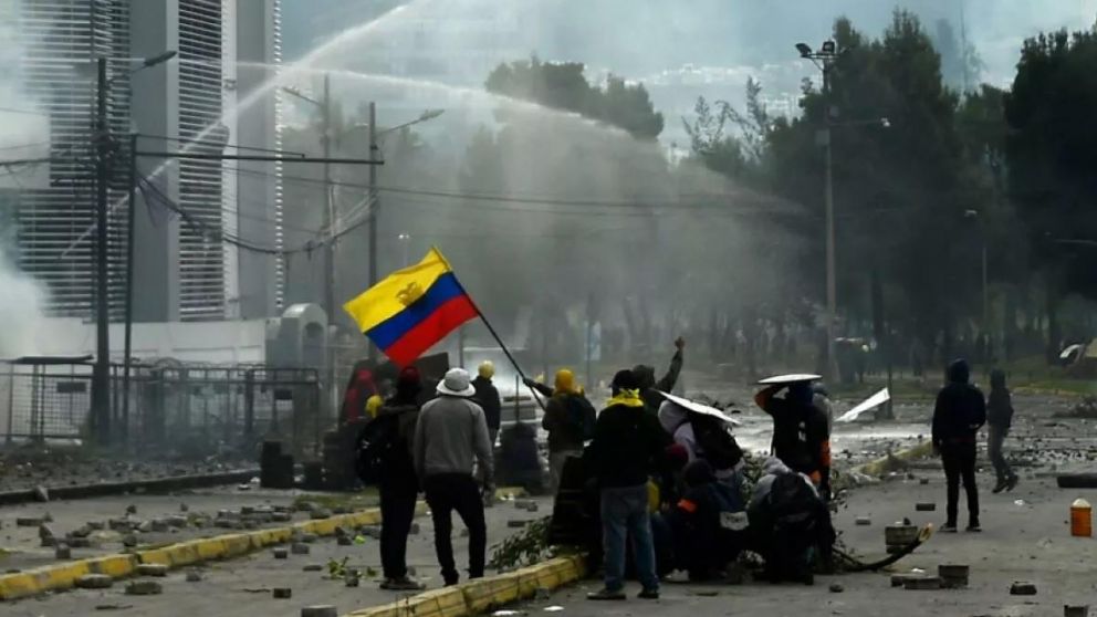 Congreso ecuatoriano debate esta tarde la destitución de Lasso