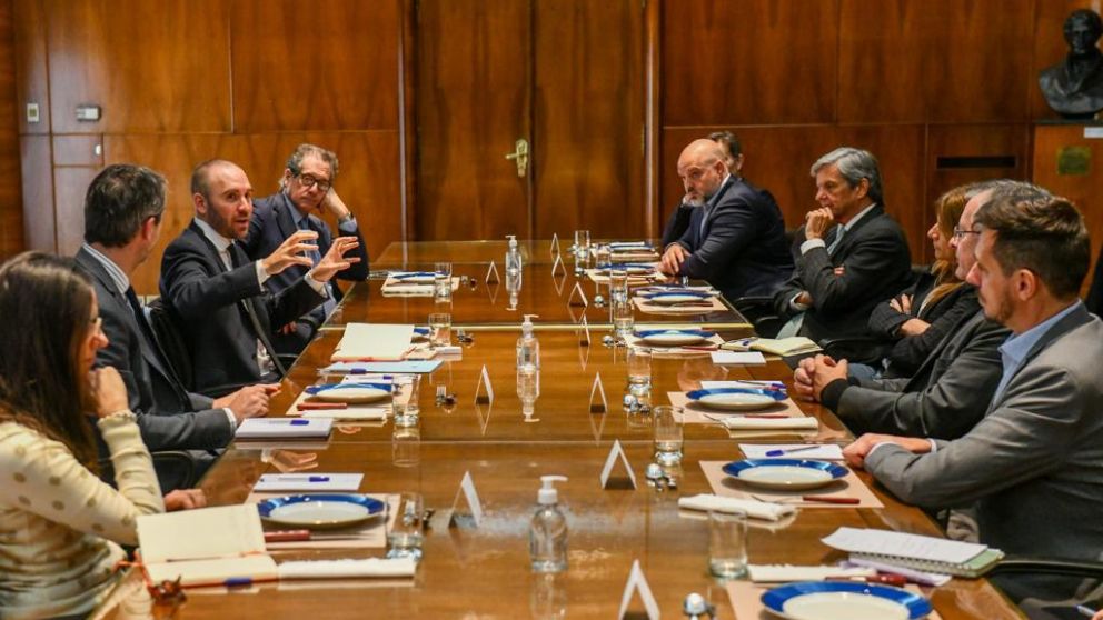 Las alimenticias, con parte del Gabinete económico: Guzmán, Pesce y Hang