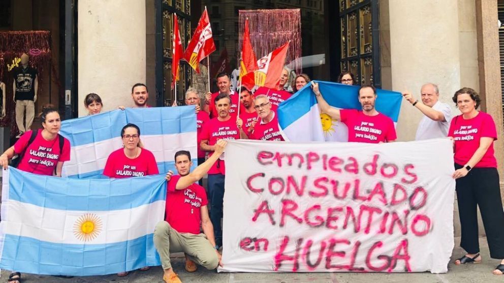 Personal del Consulado Argentino en Barcelona inició plan de lucha