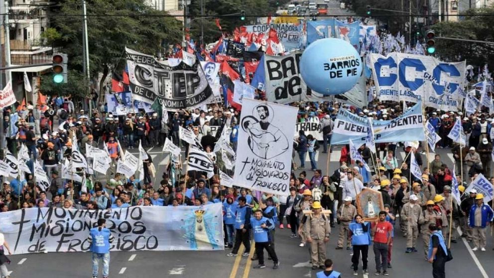 El manejo de los planes sociales abrió un nuevo capítulo en la interna del Frente de Todos