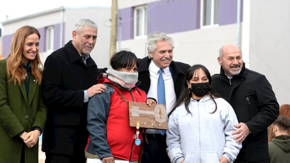 Alberto en Ensenada pidió que lo acompañen "a construir una Argentina más justa",