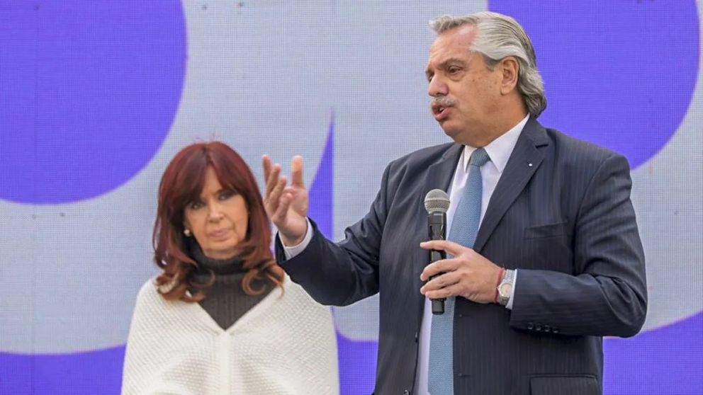 Alberto le sali� al cruce a Cristina en defensa de las organizaciones sociales