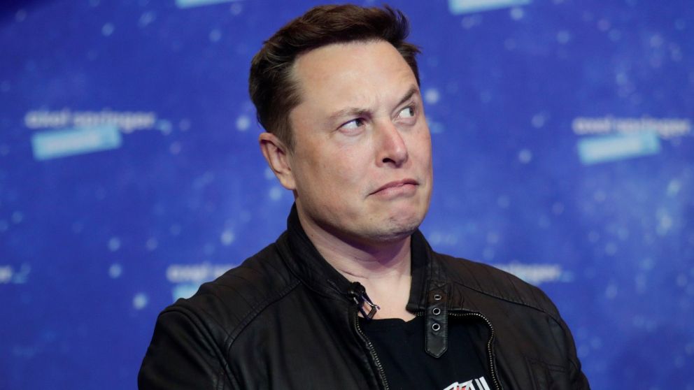 El magnate Elon Musk amenaza con cancelar la compra de Twitter