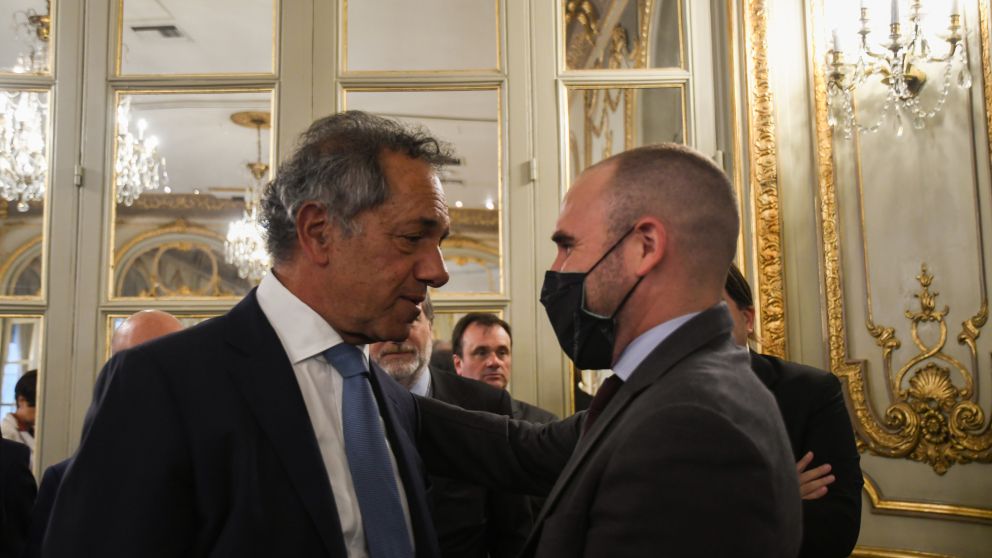 Dólares: Scioli visita a la UIA con las importaciones en la mira