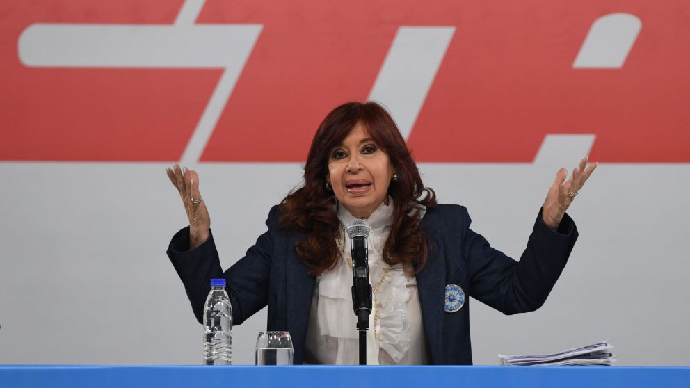 "El peronismo es laburo" y acotó "espero que el peronismo haga lo que hay que hacer para ganar", desafió Cristina