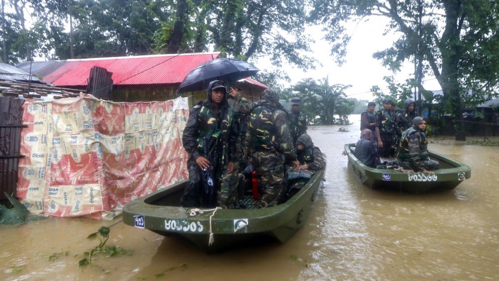 Tormentas en la India y Bangladesh