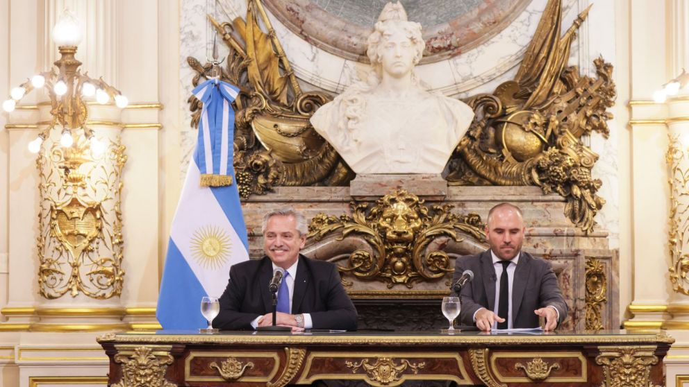 Mart�n Guzm�n encabez� el anuncio de los bonos